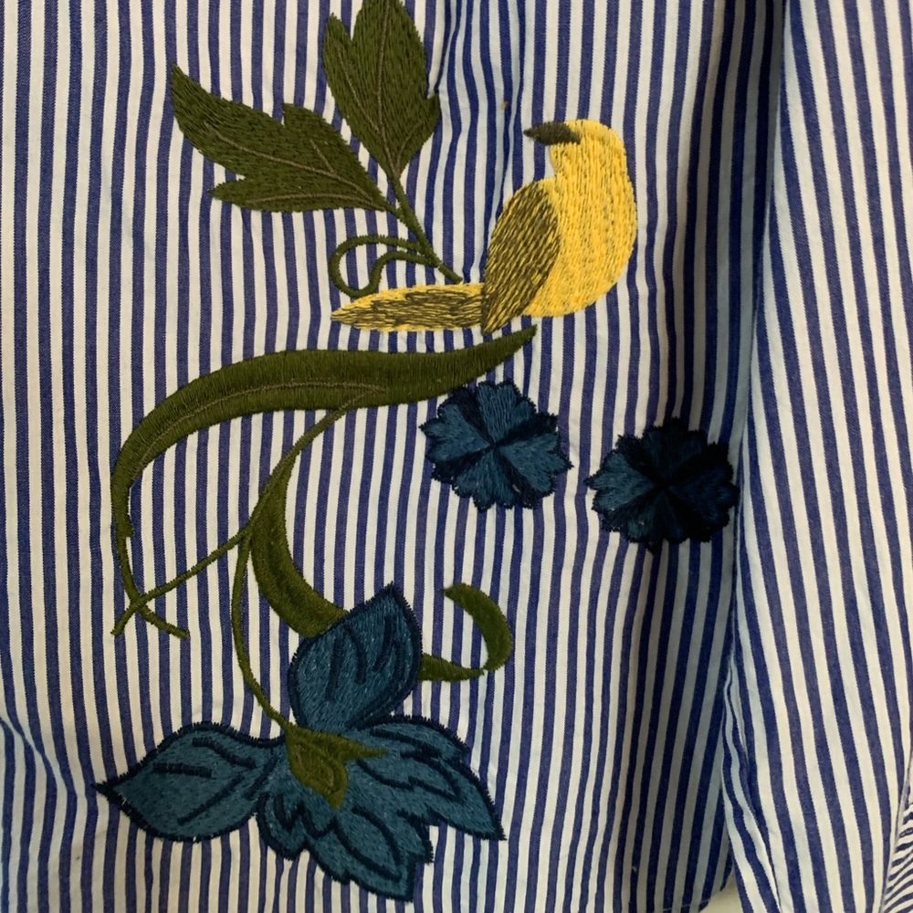 Blue and white striped shirt size 6 in women pre-loved in good condition